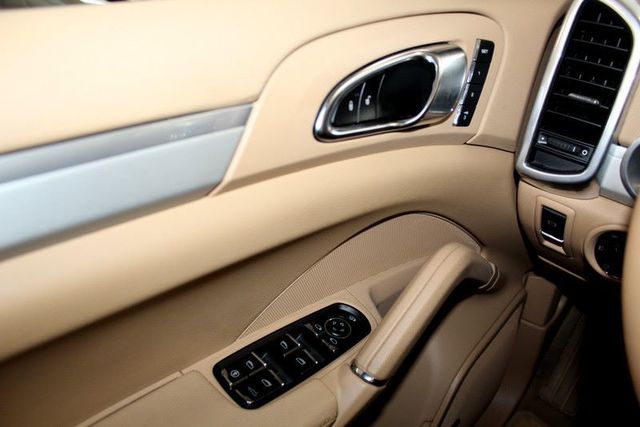 2013 Porsche Cayenne GTS