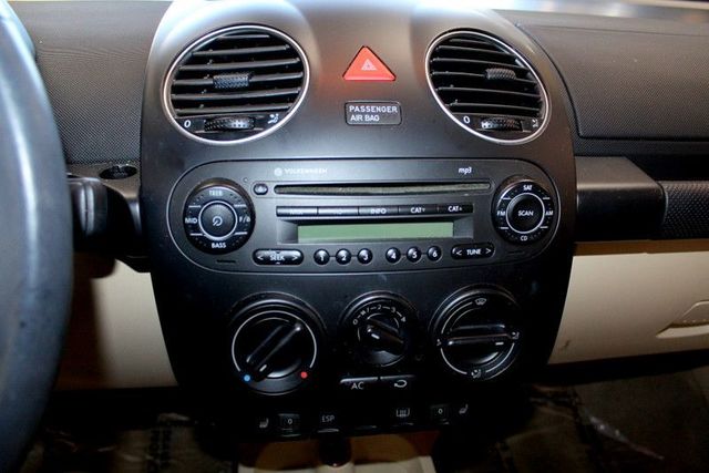 2009 Volkswagen New Beetle S