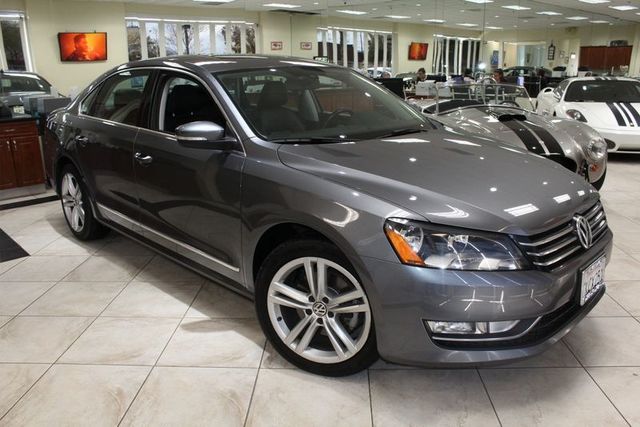 2015 Volkswagen Passat 1.8T SE w/Sunroof & Nav