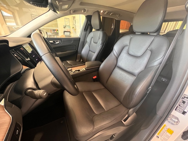 2021 Volvo XC 60 T5 Momentum