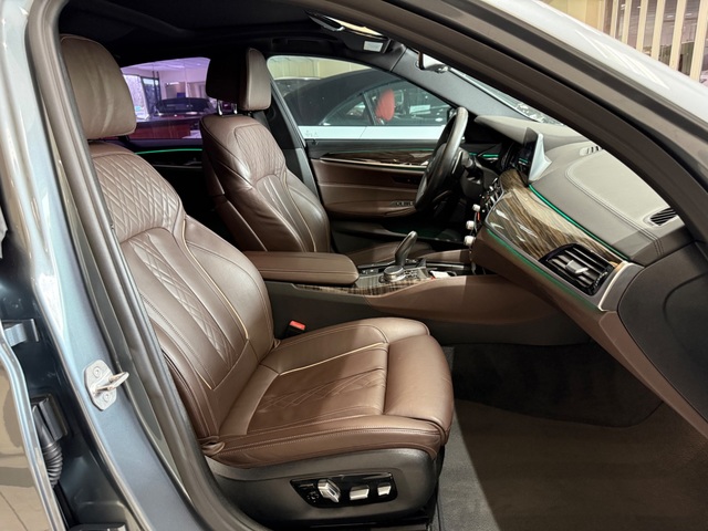2018 BMW 540i M PKG