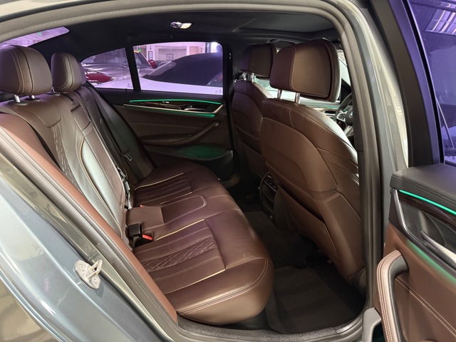 2018 BMW 540i M PKG