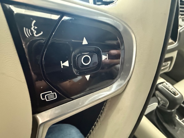 2017 Volvo XC 90 T6 MOMENTUM