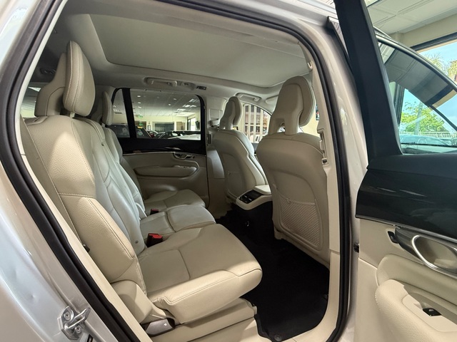 2017 Volvo XC 90 T6 MOMENTUM