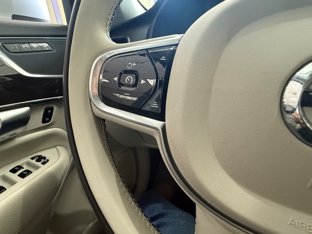 2017 Volvo XC 90 T6 MOMENTUM