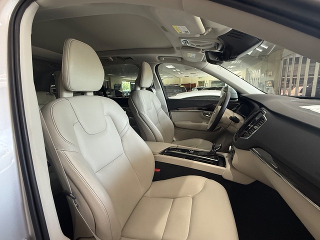 2017 Volvo XC 90 T6 MOMENTUM