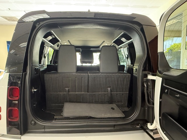 2021 Land Rover Defender 110 SE