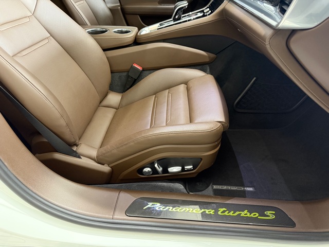 2019 Porsche Panamera Turbo S E-Hybrid