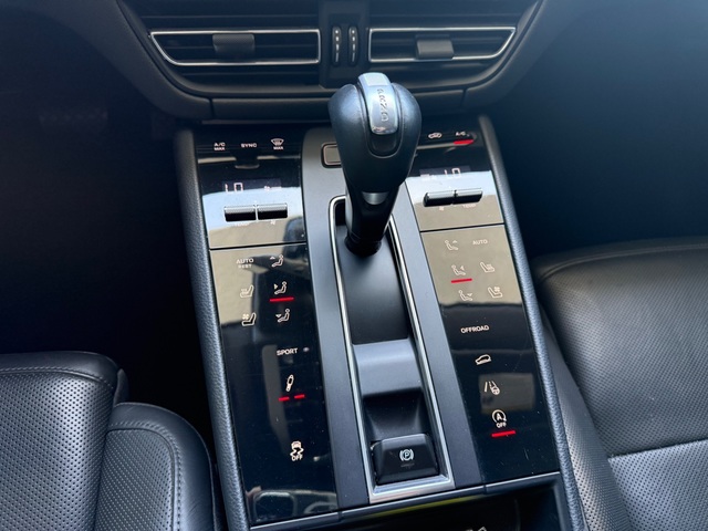 2022 Porsche Macan S AWD