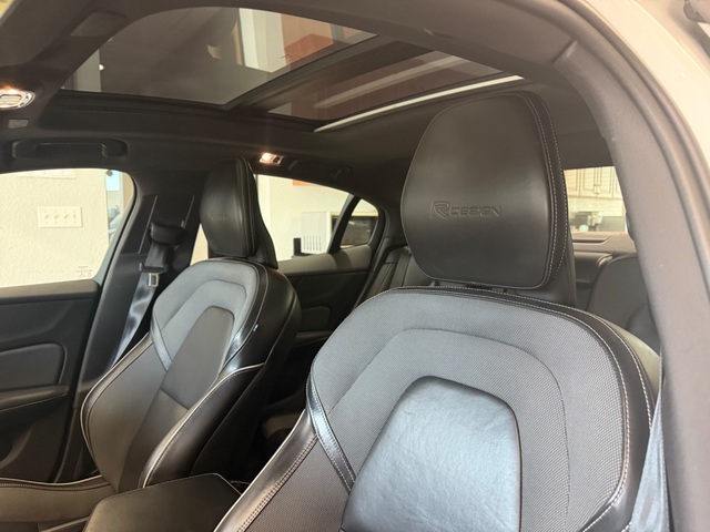 2020 Volvo S60 T6-R Design Polester