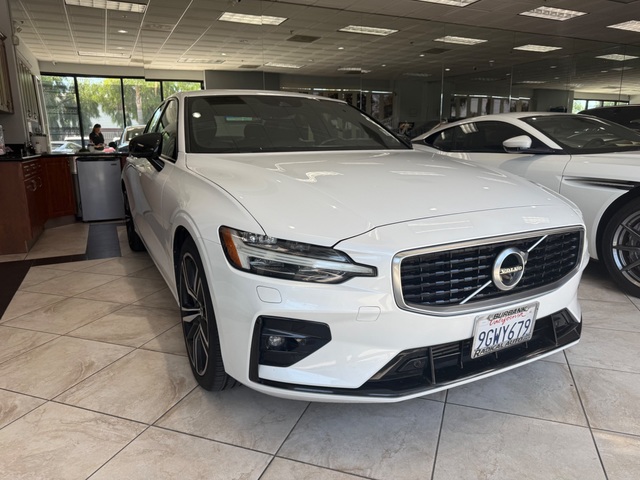 2020 Volvo S60 T6-R Design Polester