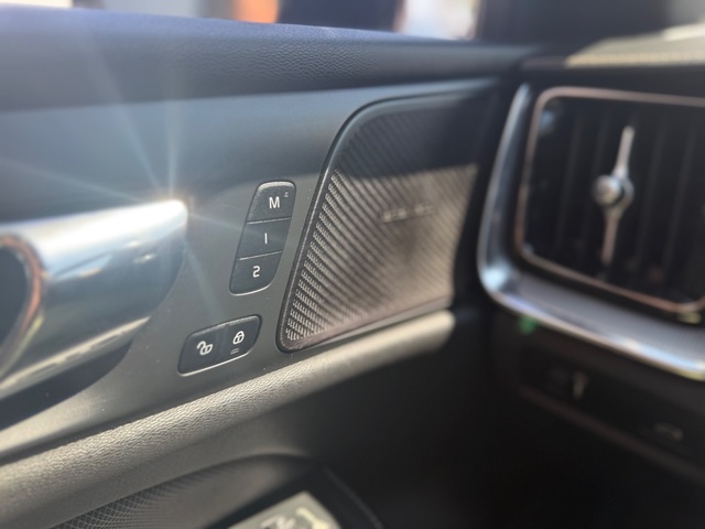 2020 Volvo S60 T6-R Design Polester