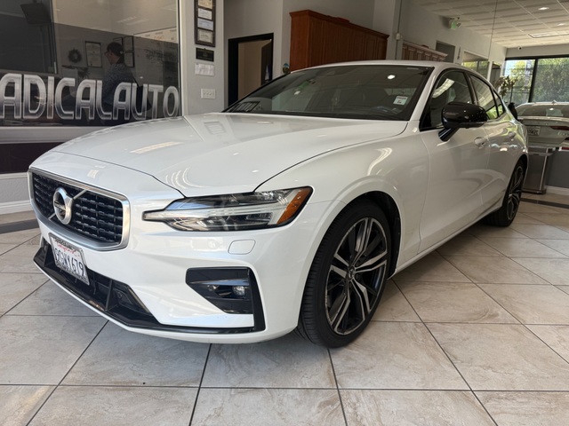 2020 Volvo S60 T6-R Design Polester