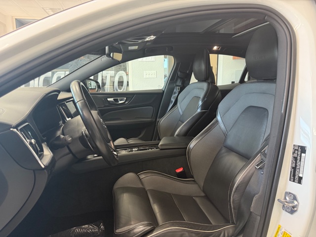 2020 Volvo S60 T6-R Design Polester