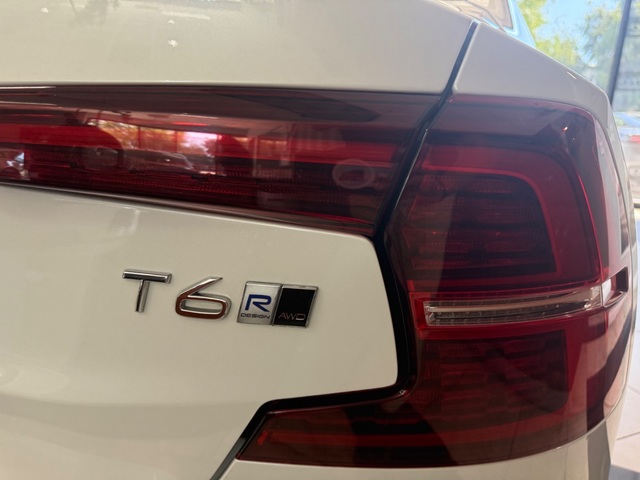 2020 Volvo S60 T6-R Design Polester