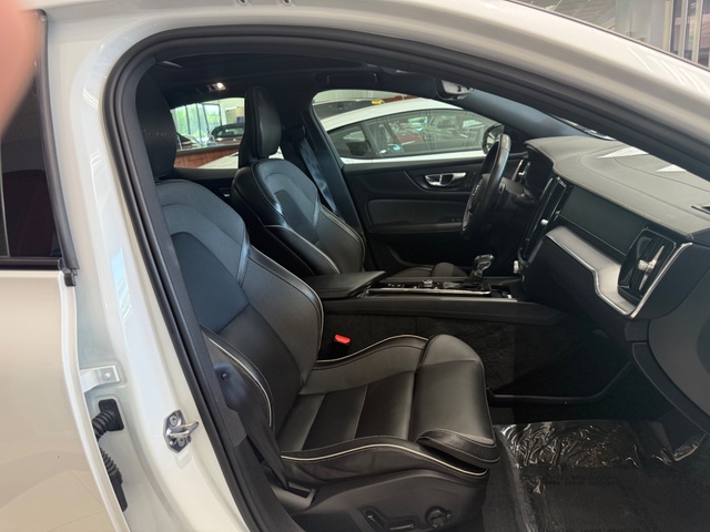 2020 Volvo S60 T6-R Design Polester