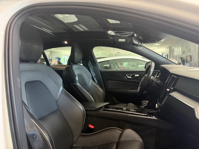 2020 Volvo S60 T6-R Design Polester