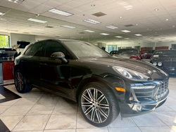 2017 Porsche Macan  2017 Porsche Macan