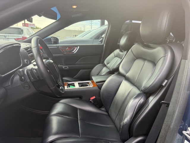 2018 Lincoln Continental Premiere