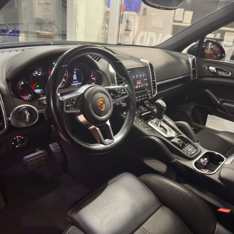 2018 Porsche Cayenne Platinum Edition