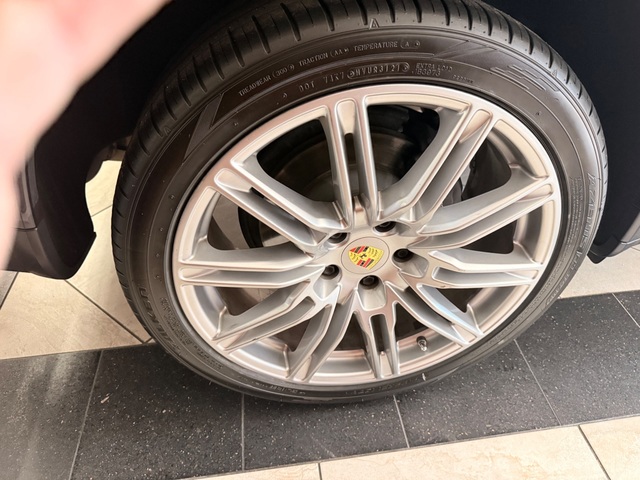 2018 Porsche Cayenne Platinum Edition