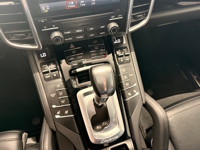 2018 Porsche Cayenne Platinum Edition