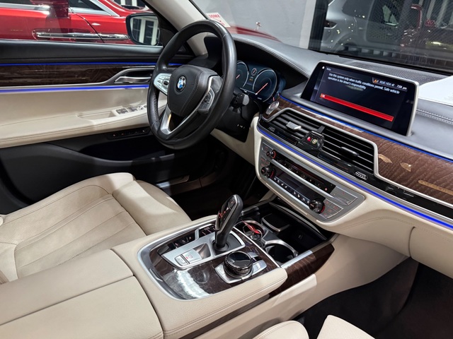 2019 BMW 740i