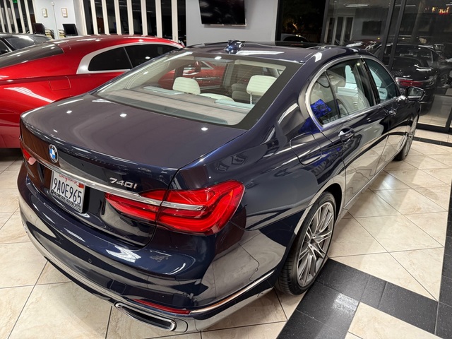 2019 BMW 740i