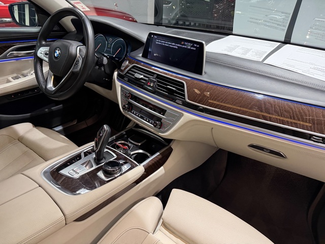 2019 BMW 740i