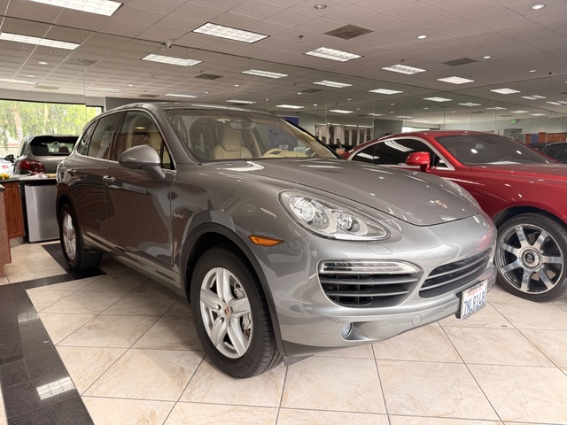 2013 Porsche Cayenne S Hybrid's photo