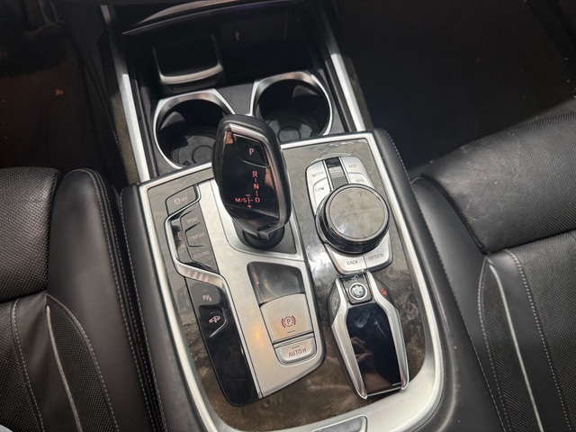 2018 BMW 750 i X Drive M Pkg