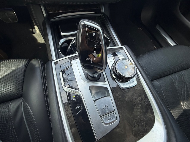2018 BMW 750 i X Drive M Pkg