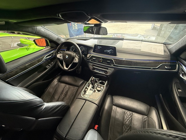 2018 BMW 750 i X Drive M Pkg