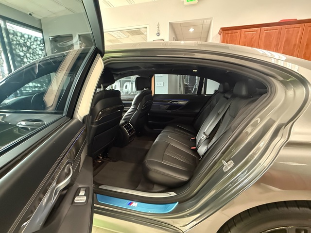 2018 BMW 750 i X Drive M Pkg