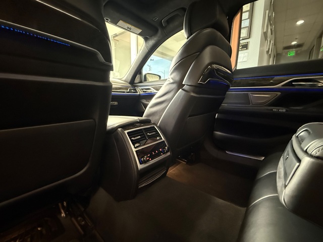 2018 BMW 750 i X Drive M Pkg