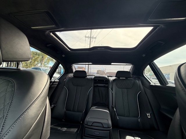 2018 BMW 750 i X Drive M Pkg