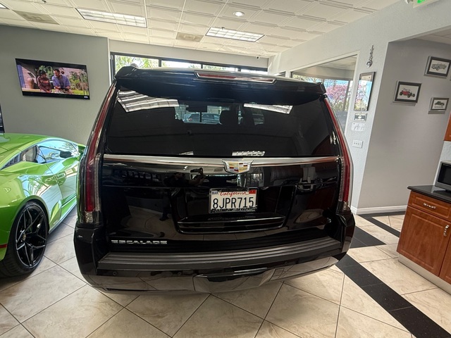 2019 Cadillac ESCALADE Luxury