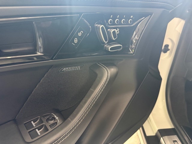 2018 Jaguar F-TYPE R-Dynamic - Photo 12