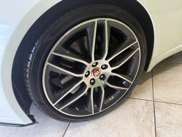 2018 Jaguar F-TYPE R-Dynamic - Photo 8