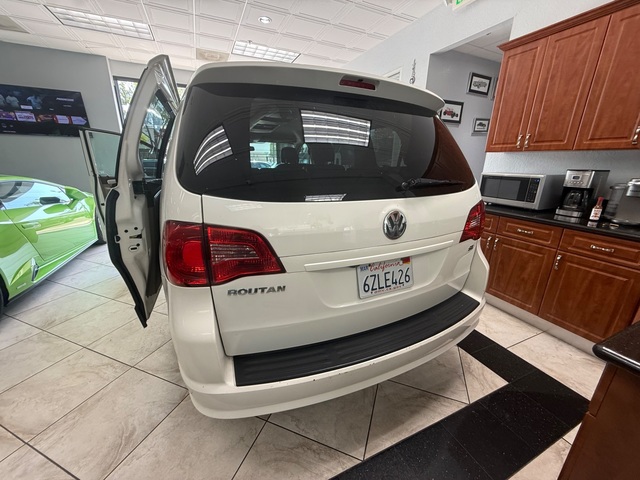 2012 Volkswagen Routan SE