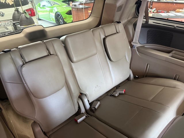 2012 Volkswagen Routan SE