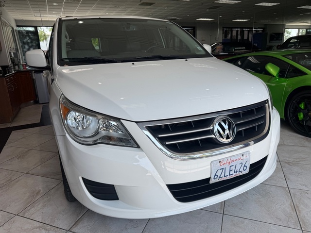 2012 Volkswagen Routan SE
