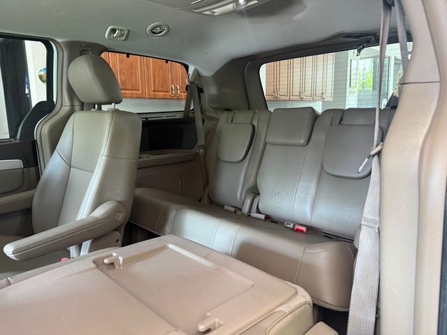 2012 Volkswagen Routan SE
