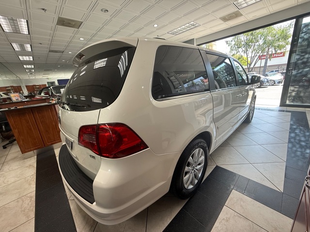 2012 Volkswagen Routan SE