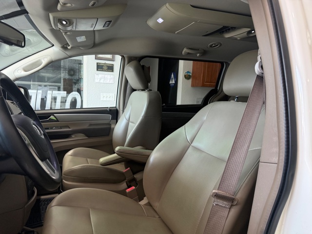 2012 Volkswagen Routan SE