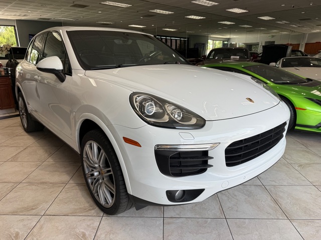 2018 Porsche Cayenne Platinum Edition's photo