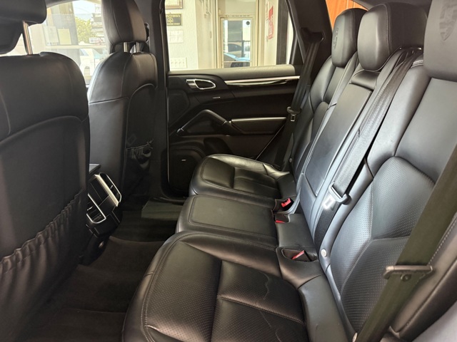 2018 Porsche Cayenne Platinum Edition