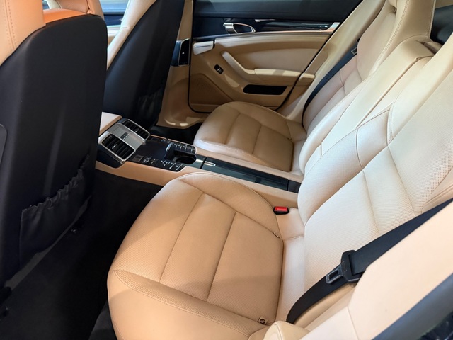 2016 Porsche Panamera 4S Edition