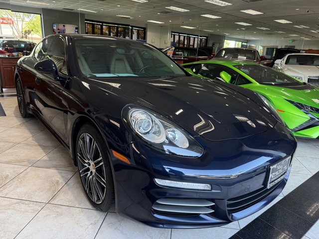 2016 Porsche Panamera 4S Edition