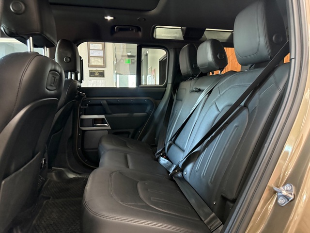 2022 Land Rover Defender 110 SE